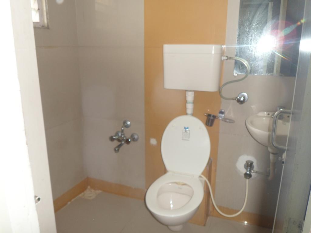 Hotel Atithi Ahmedabad Exterior foto