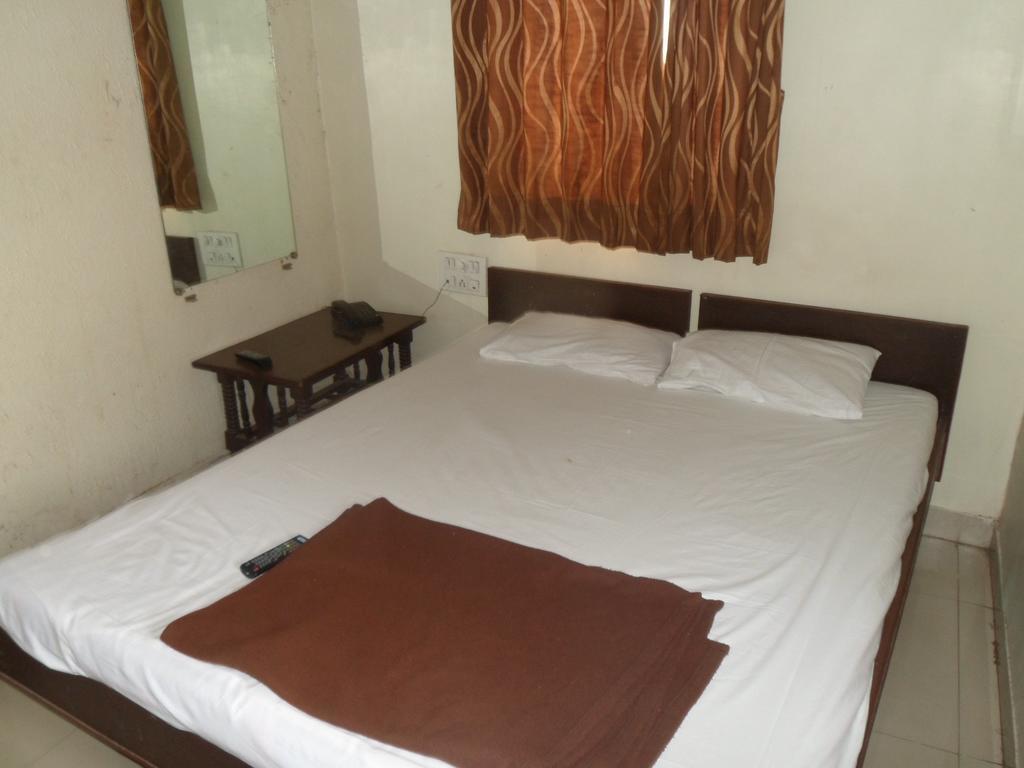 Hotel Atithi Ahmedabad Quarto foto